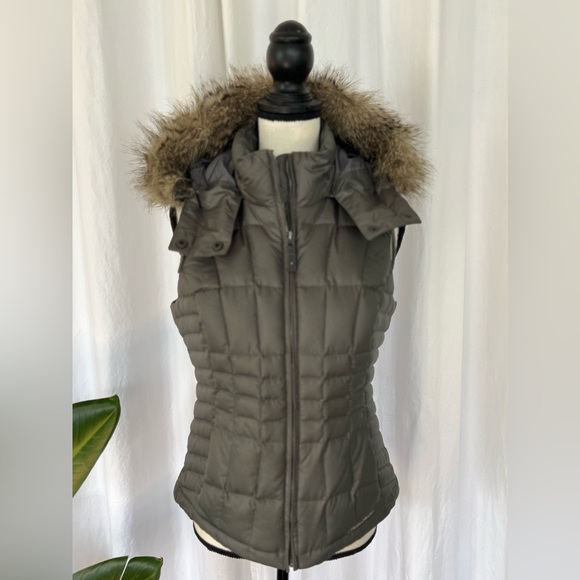 Eddie Bauer Minimal Down Vest - Picture 2 of 9